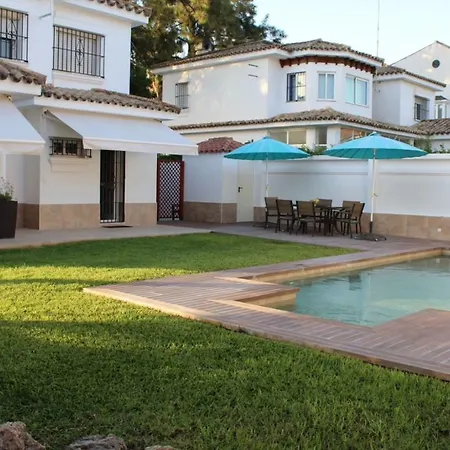 بيت للعطل Centrico Chalet *
